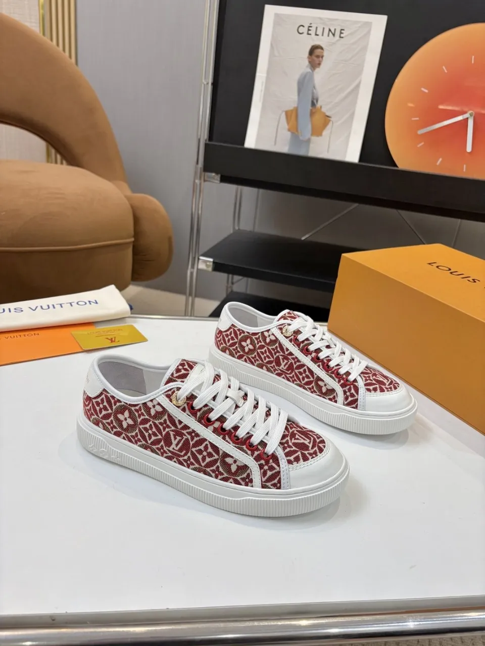 p580🐮🐮 LV couple skate shoes｜Classic jacquard, the ultimate code for a sweet outing! 👫** This pair of shoes is Louis Vuitton's love letter to fashionistas💌 - **classic presbyopic skate shoes**, the perfect choice for couples to go out on the street!  🔸 **Luxury details are a must-have**: Jacquard fabric  🔸 **So comfortable that you don’t want to take it off**: The sheepskin lining is skin-friendly and breathable, warm in autumn and winter without stuffing your feet, refreshing in spring and summer without being sticky, and you can wear it with a high-end feel in all seasons!  🔸 **Steady sense of security**: Non-slip rubber outsole, perfect grip, accompanying you through romantic streets.  **💑 Couple outfit inspiration**: ▪️ For boys, pair with leggings + baseball cap for a trendy street look!  ▪️ Girls can wear short skirts or shark pants, and the sweet and cool style is easy to choose~ **#Louis Vuitton #couple shoes #presbyopia classic** **👉 Click to collect and become the most fashionable CP in the circle of friends with him! ** Fabric: Imported cowhide/classic jacquard fabric Lining: Sheepskin lining Sole: Original rubber sole Size: Women’s size 35-42 (40/41/42 customized) Men’s size 39-45 (39.45 customized)